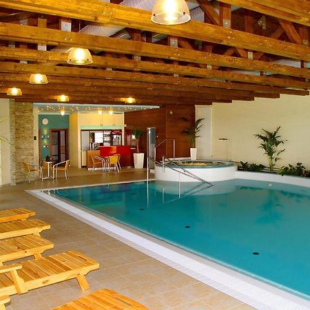Wellness Hotel Happy Star Hnanice  Bagian luar foto