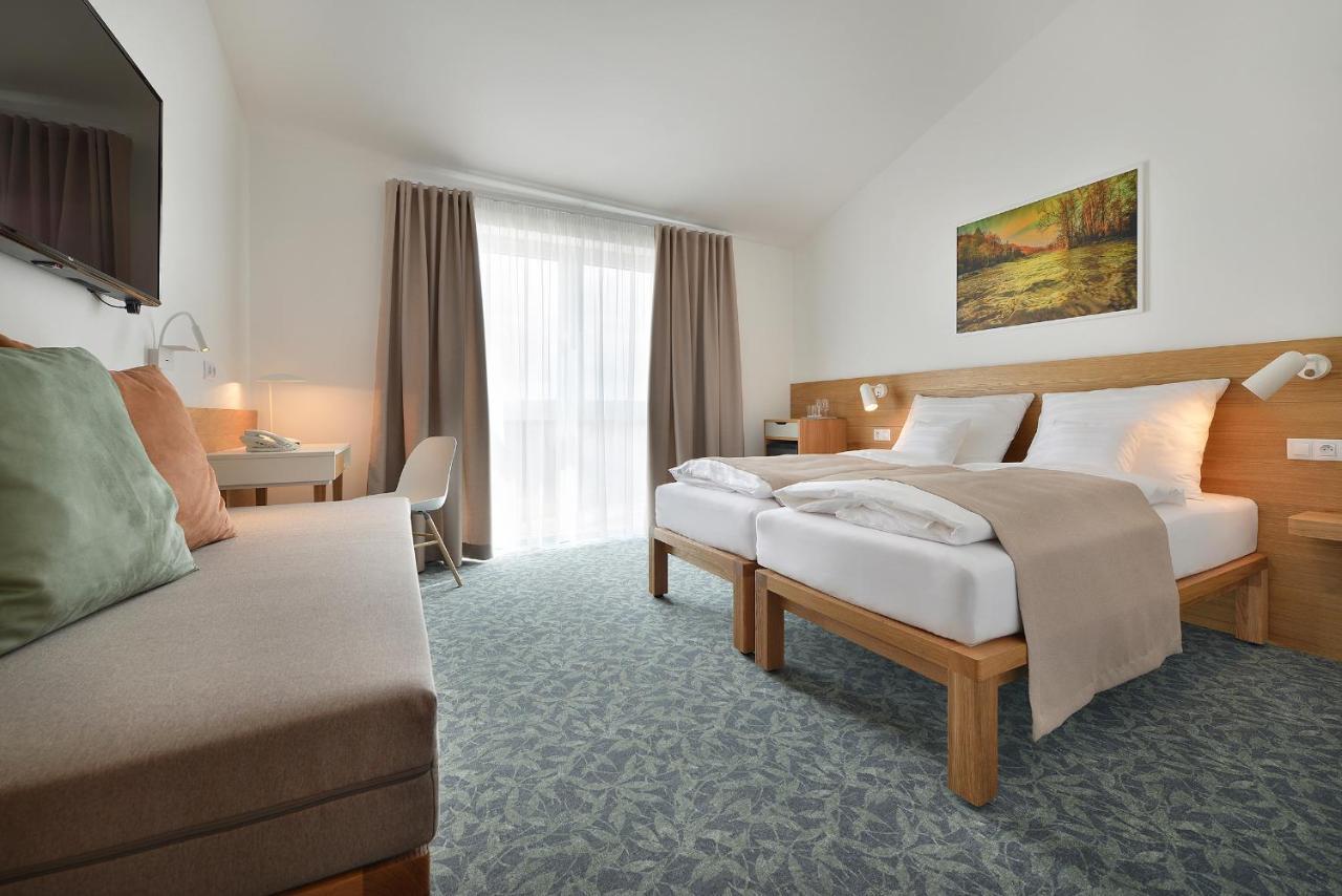 Wellness Hotel Happy Star Hnanice  Bagian luar foto