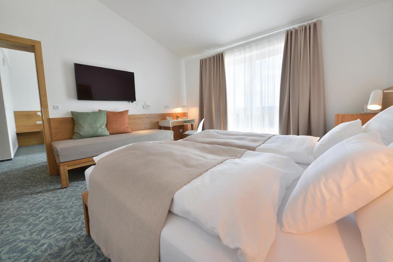 Wellness Hotel Happy Star Hnanice  Bagian luar foto