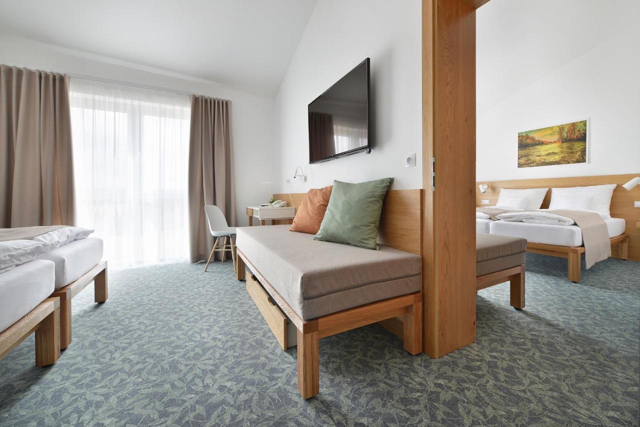 Wellness Hotel Happy Star Hnanice  Bagian luar foto