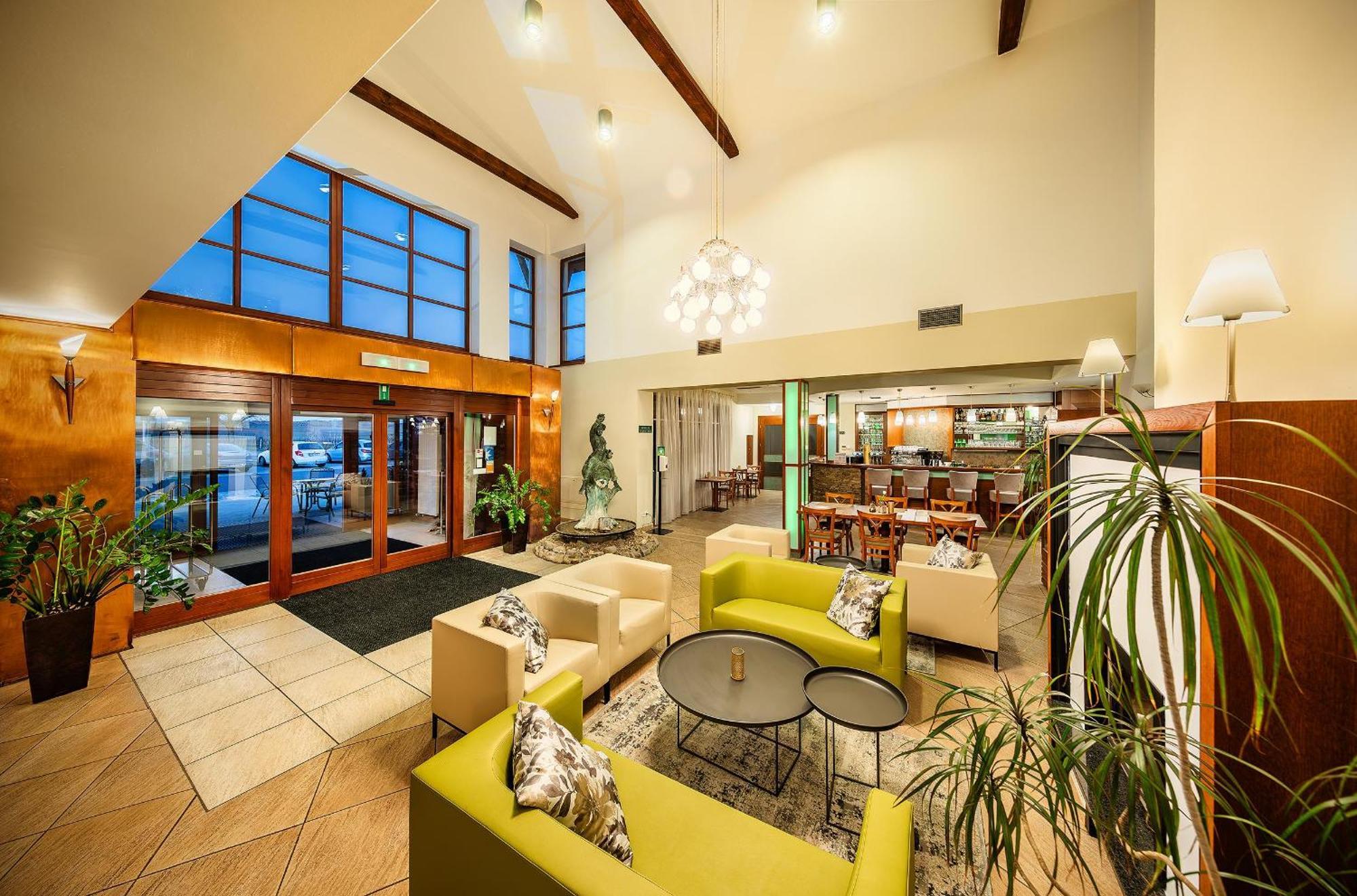 Wellness Hotel Happy Star Hnanice  Bagian luar foto
