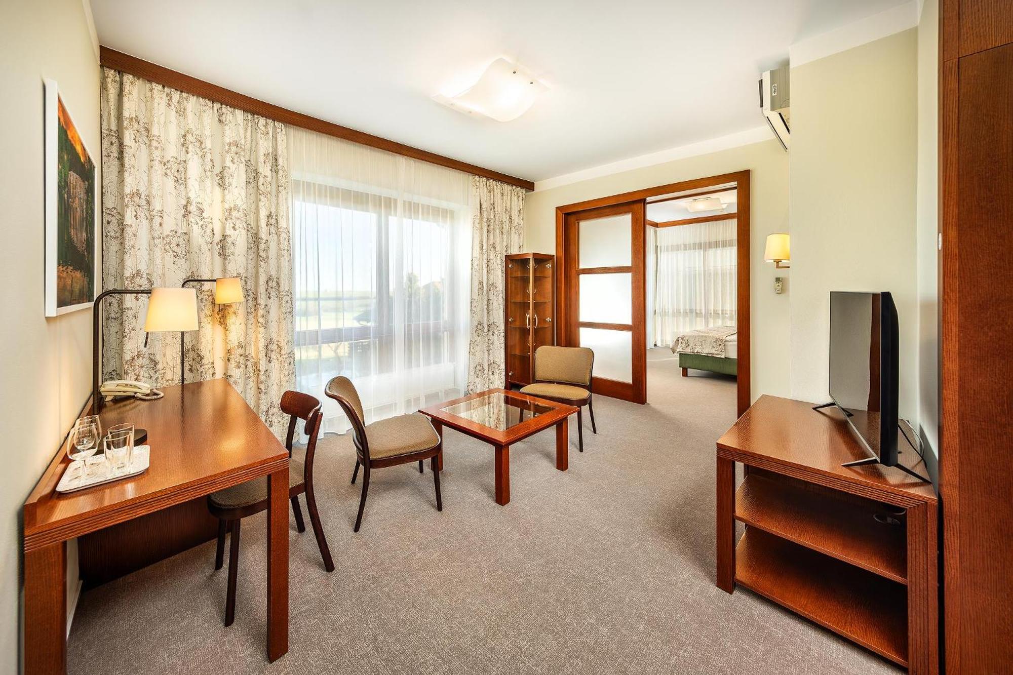 Wellness Hotel Happy Star Hnanice  Bagian luar foto