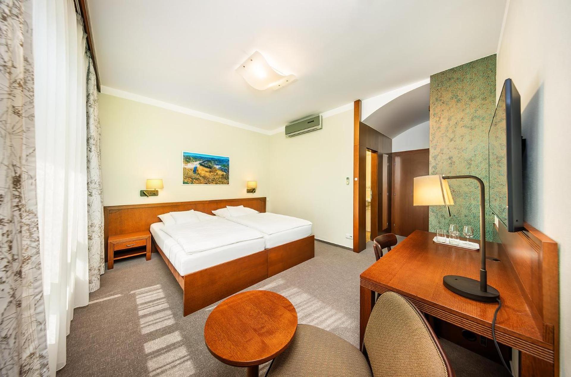 Wellness Hotel Happy Star Hnanice  Bagian luar foto