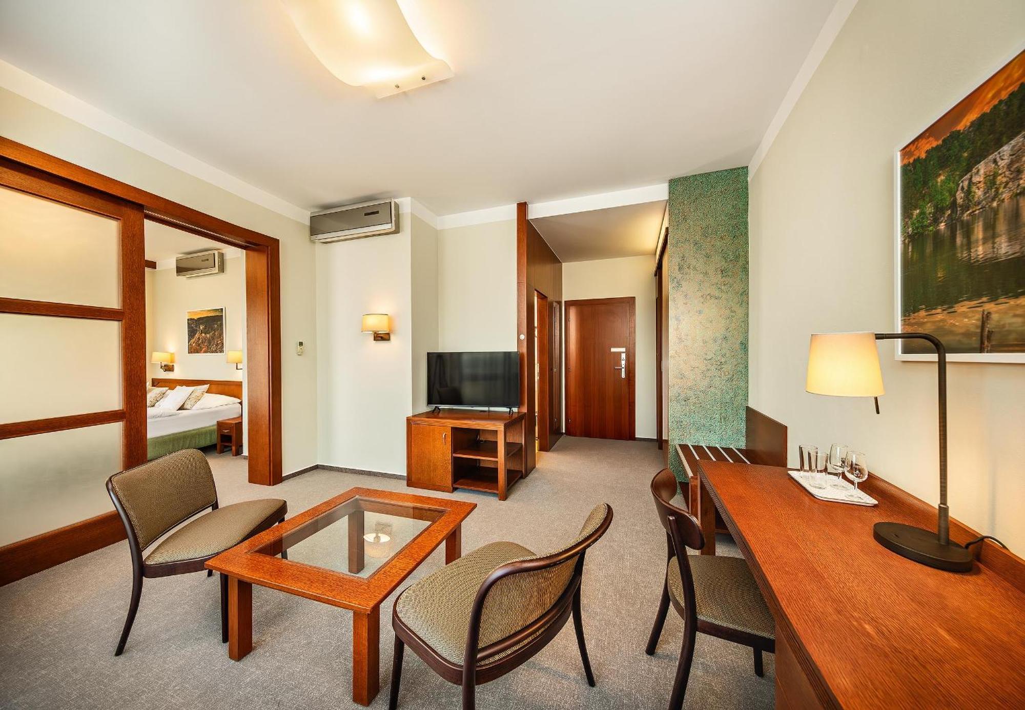 Wellness Hotel Happy Star Hnanice  Bagian luar foto
