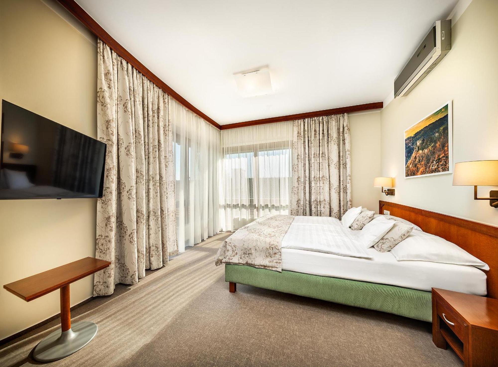 Wellness Hotel Happy Star Hnanice  Bagian luar foto