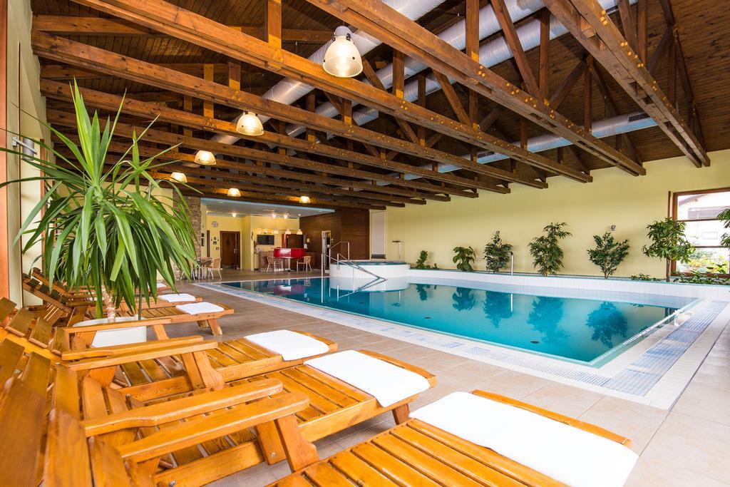 Wellness Hotel Happy Star Hnanice  Bagian luar foto