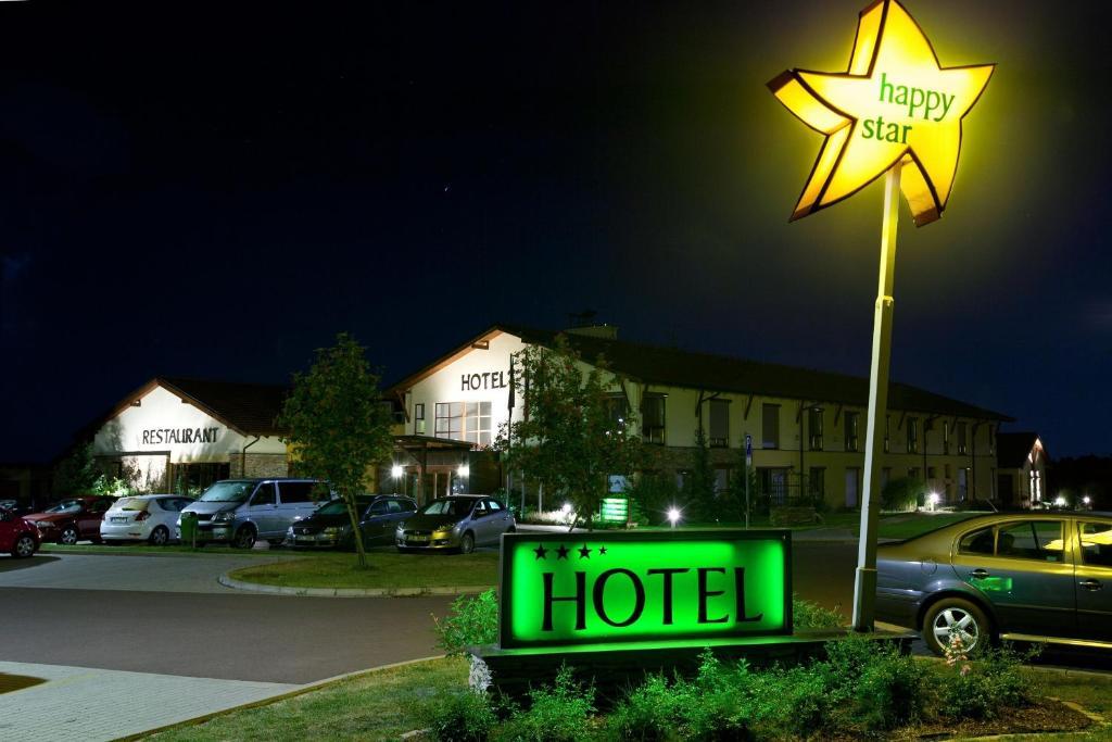 Wellness Hotel Happy Star Hnanice  Bagian luar foto