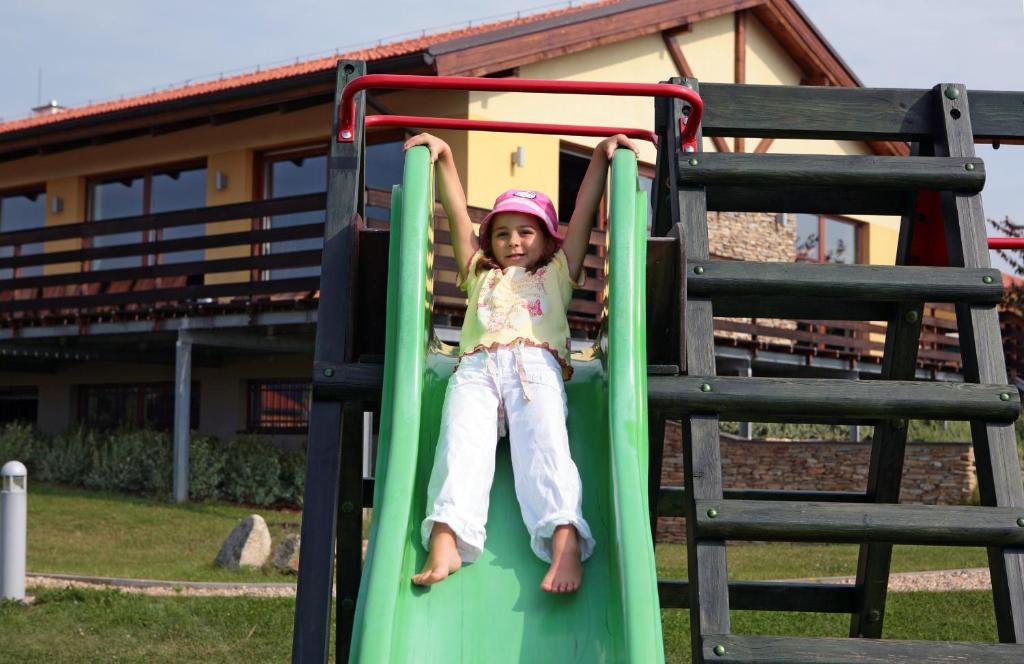 Wellness Hotel Happy Star Hnanice  Bagian luar foto