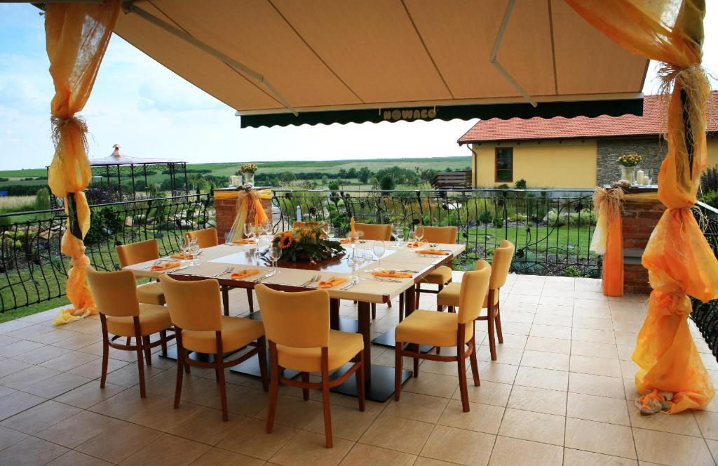 Wellness Hotel Happy Star Hnanice  Bagian luar foto