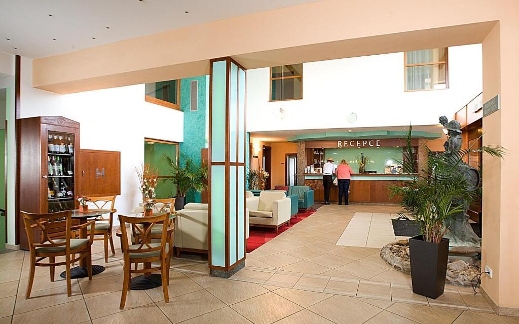 Wellness Hotel Happy Star Hnanice  Bagian luar foto