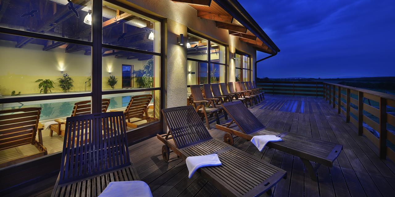 Wellness Hotel Happy Star Hnanice  Bagian luar foto